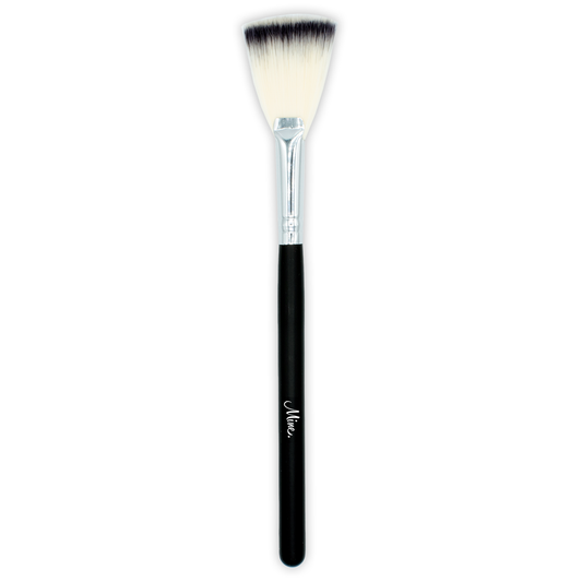 Mine. Deluxe Soft Highlight Fan Brush